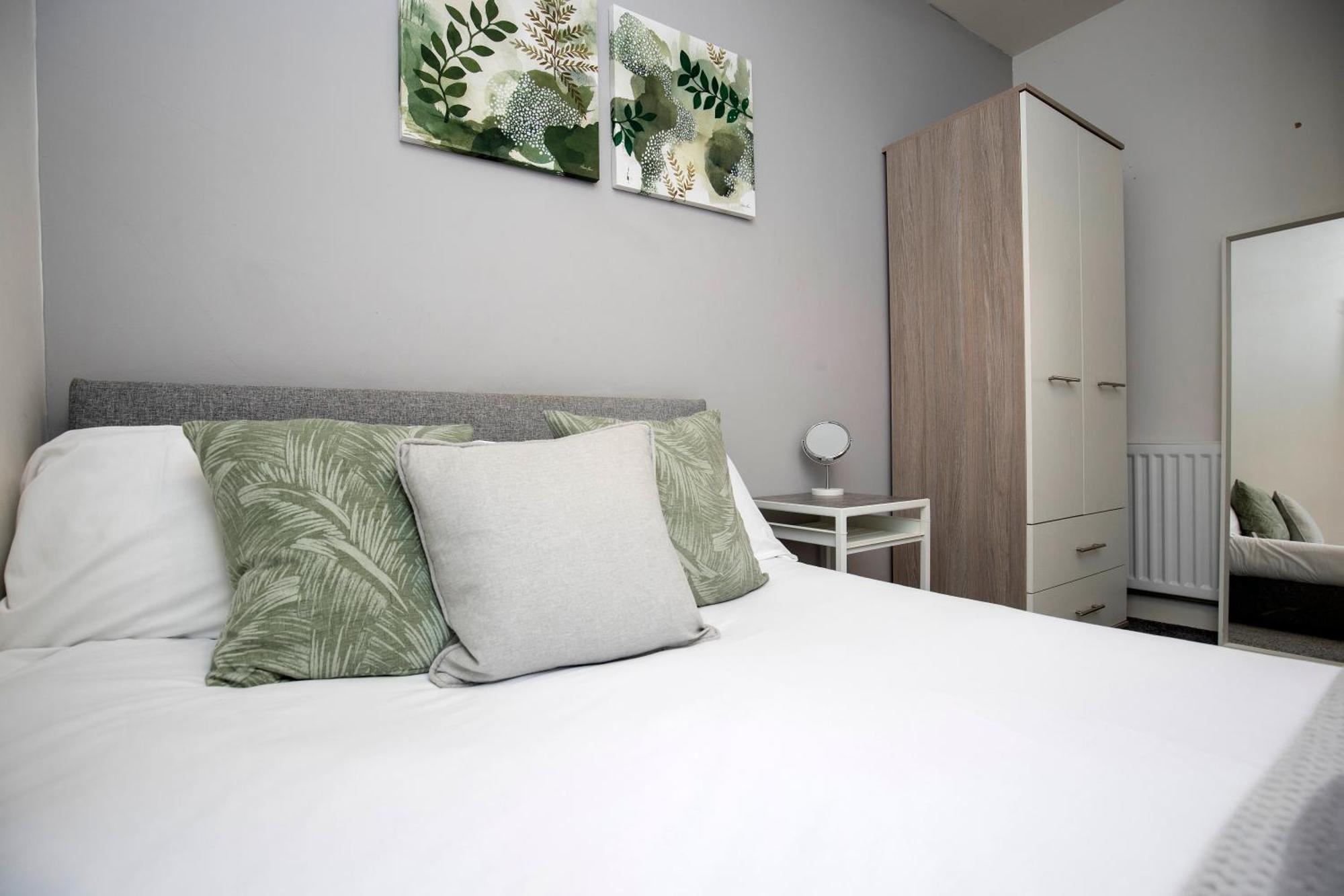 Quiet And Comfy House With 2 Bedrooms And 2 Bathrooms Super Fast Wifi And Crisp Hotel Standard White Linen Hosted By Our Home Short Stays ดาร์ลิงตัน ภายนอก รูปภาพ